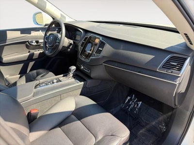 2020 Volvo XC90 T6 Momentum