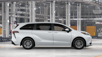 2026 Toyota Sienna LE 8 Passenger