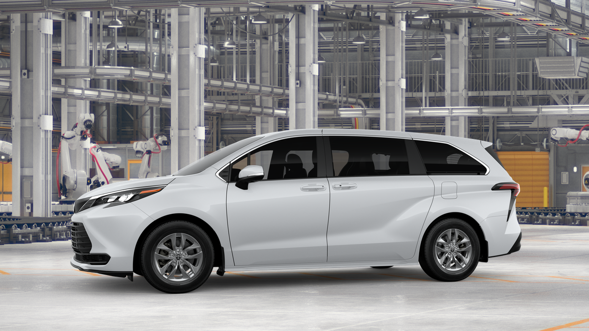 2026 Toyota Sienna LE 8 Passenger