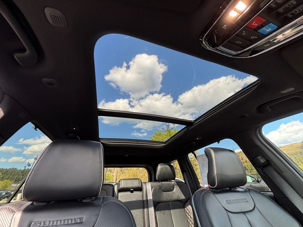 2022 Jeep Grand Cherokee Base