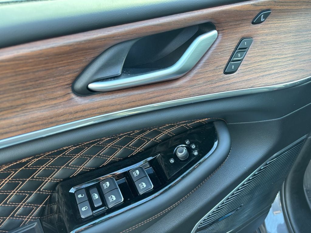 2022 Jeep Grand Cherokee Base