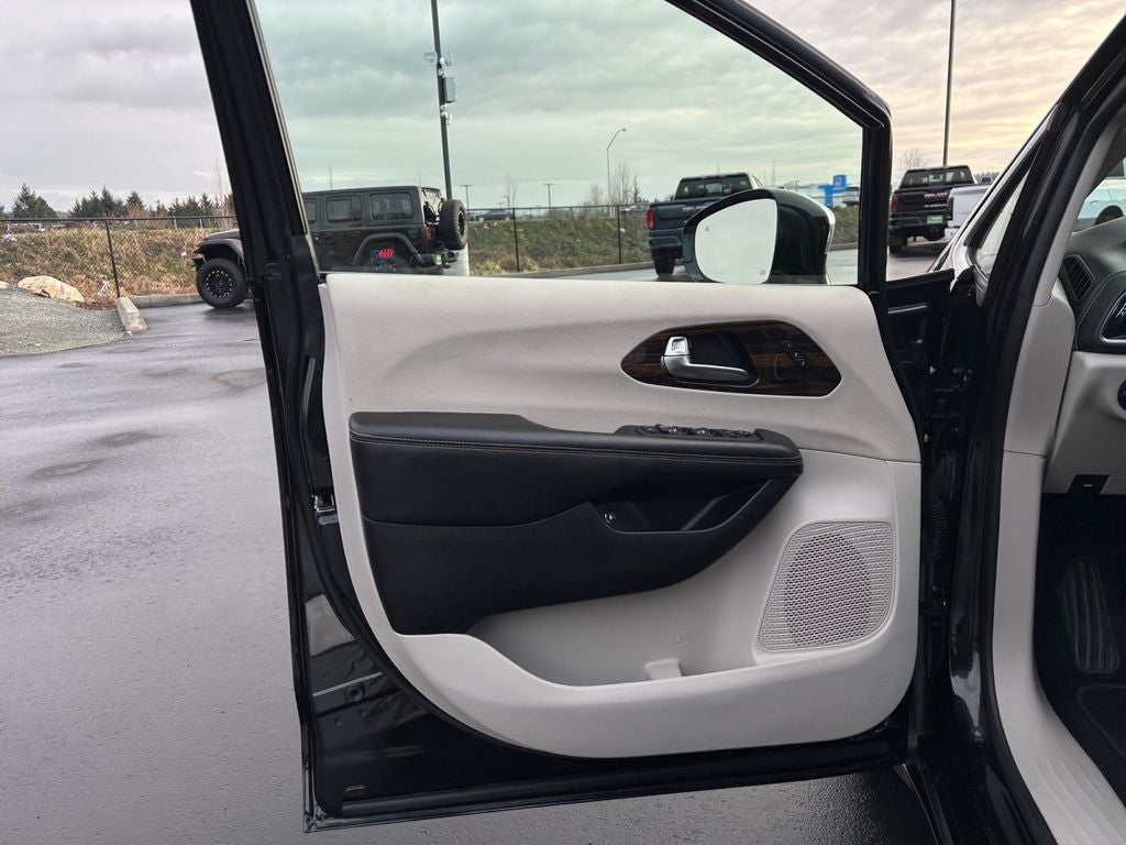 2023 Chrysler Pacifica Hybrid Limited